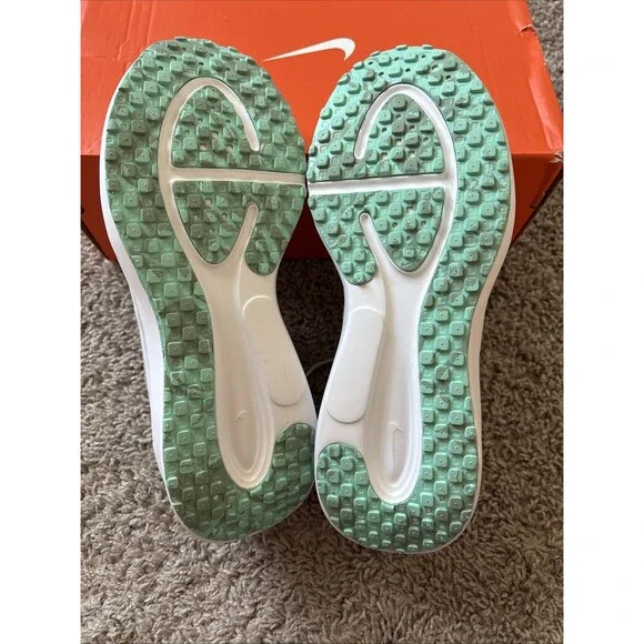 Nike Revolution 8 Shoes women size 9.5 Running Mint Foam blue green Turquoise